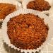 Mehrere Schoko-Muffins auf einer Serviette